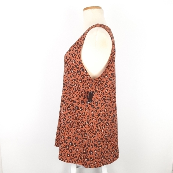 NWT Torrid | Leopard V-Neck Foxy Tee - Picture 4 of 11